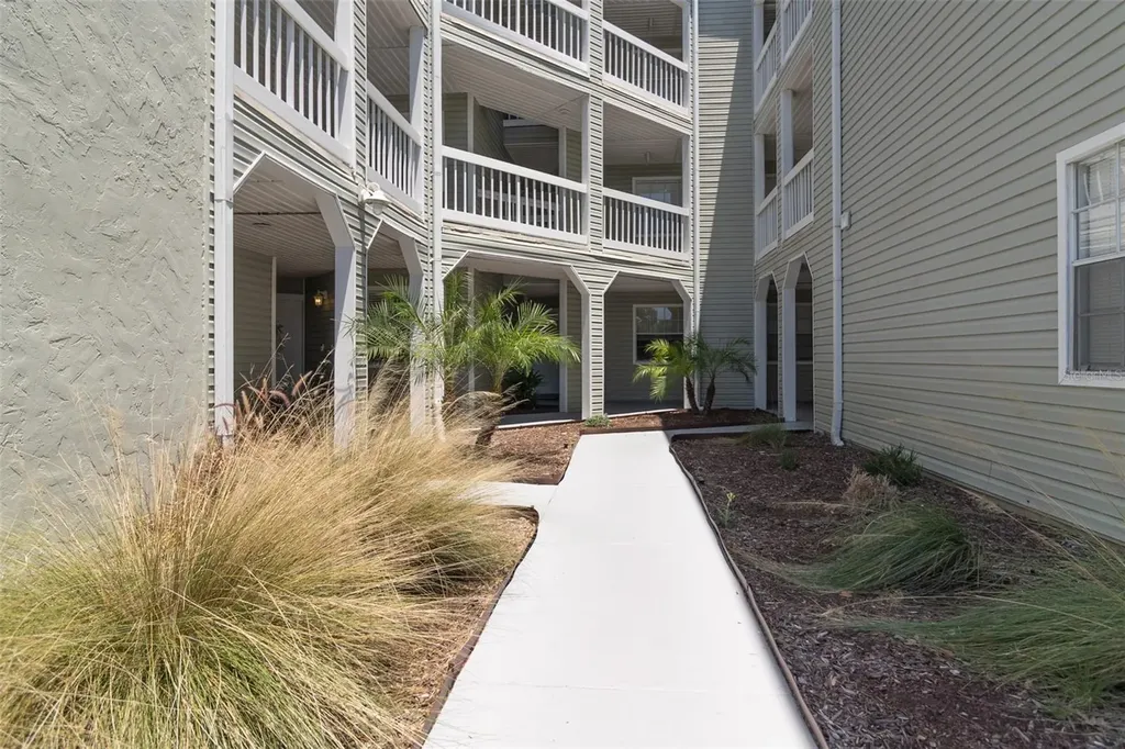 6916 Stones Throw Circle N St Petersburg FL 33710