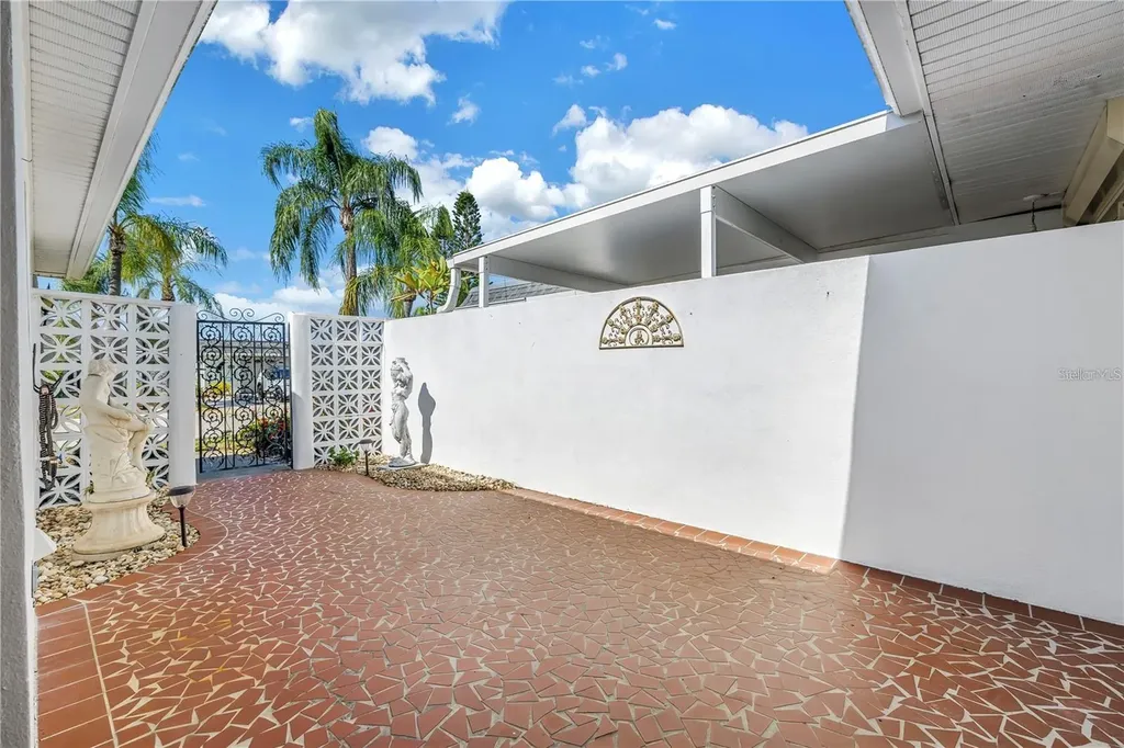 93 Boca Ciega Point Boulevard N St Petersburg FL 33708