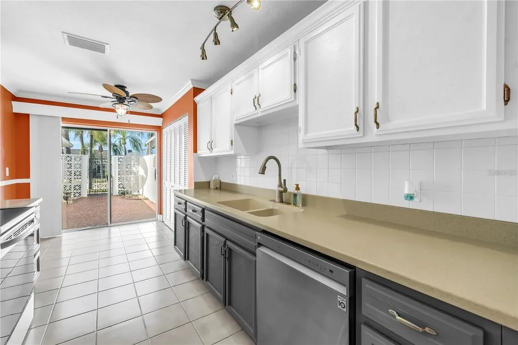 93 Boca Ciega Point Boulevard N St Petersburg FL 33708