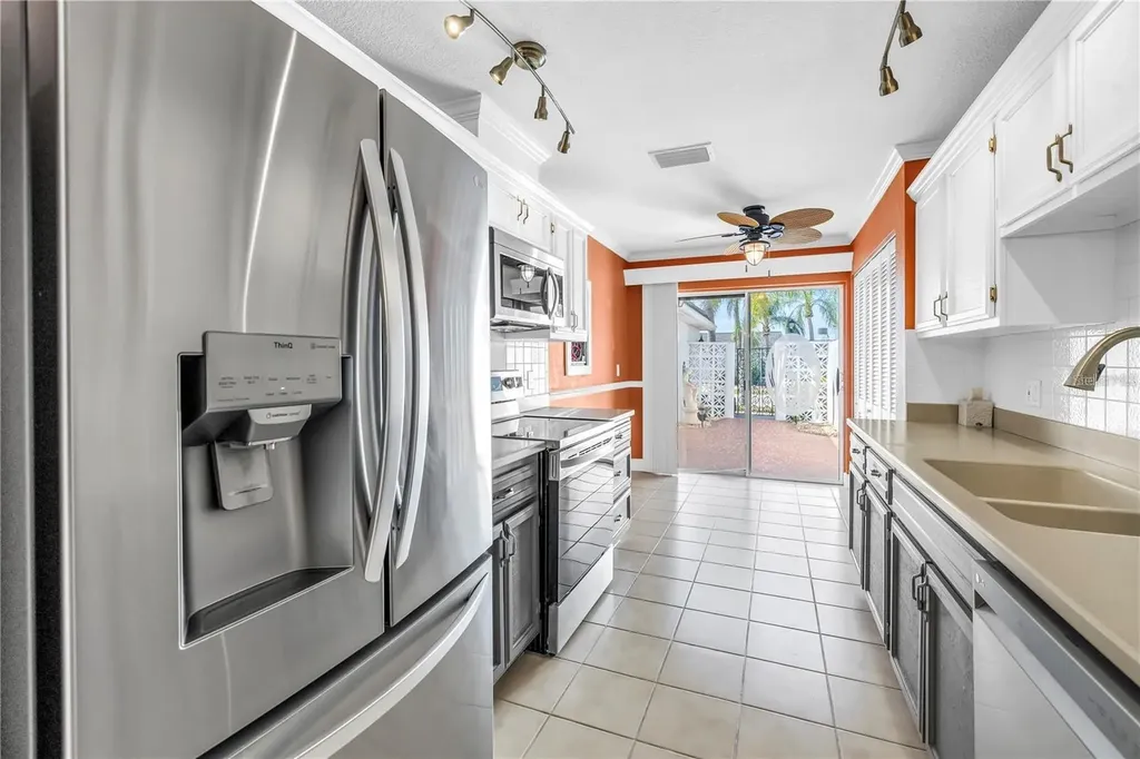 93 Boca Ciega Point Boulevard N St Petersburg FL 33708