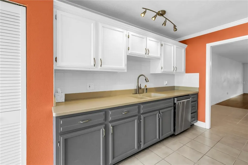93 Boca Ciega Point Boulevard N St Petersburg FL 33708