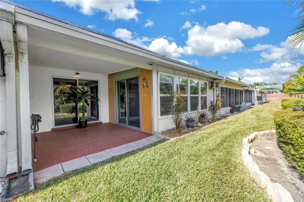 93 Boca Ciega Point Boulevard N St Petersburg FL 33708