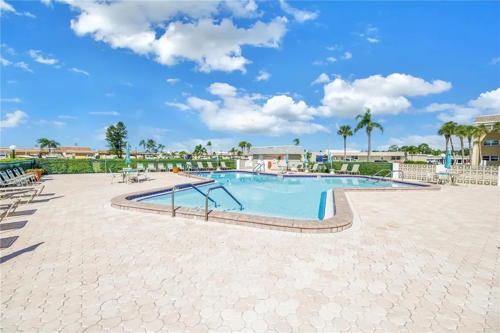 93 Boca Ciega Point Boulevard N St Petersburg FL 33708