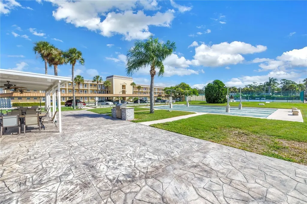 93 Boca Ciega Point Boulevard N St Petersburg FL 33708