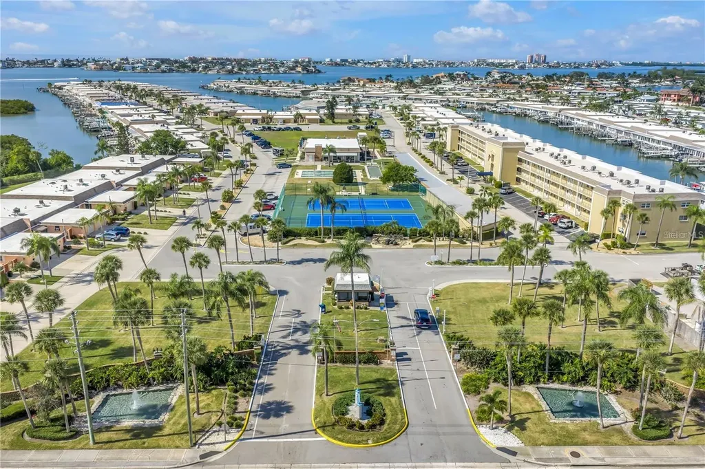 93 Boca Ciega Point Boulevard N St Petersburg FL 33708