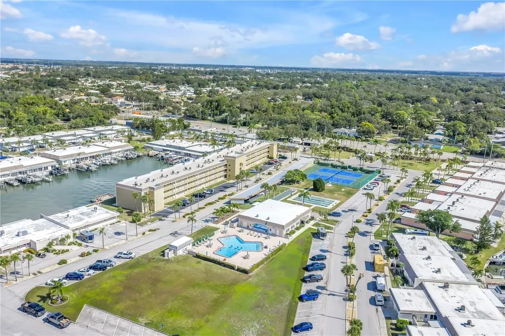 93 Boca Ciega Point Boulevard N St Petersburg FL 33708