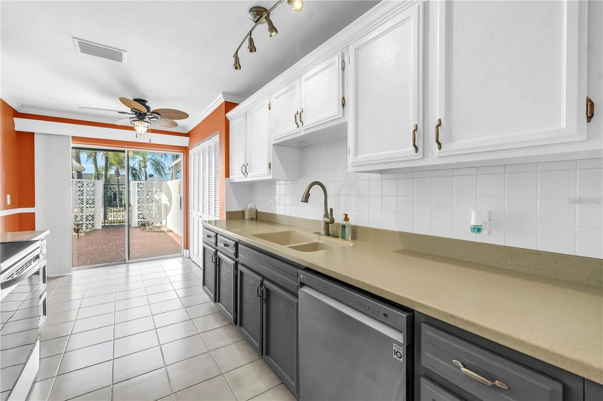 93 Boca Ciega Point Boulevard N St Petersburg FL 33708