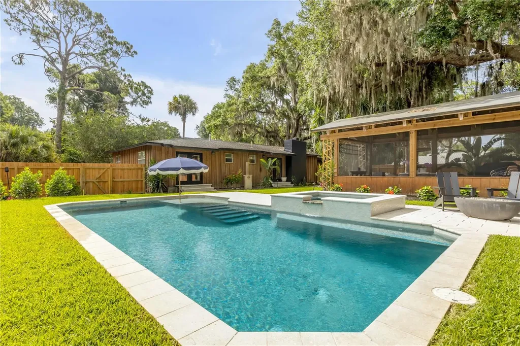 233 W Ariel Road Edgewater FL 32141