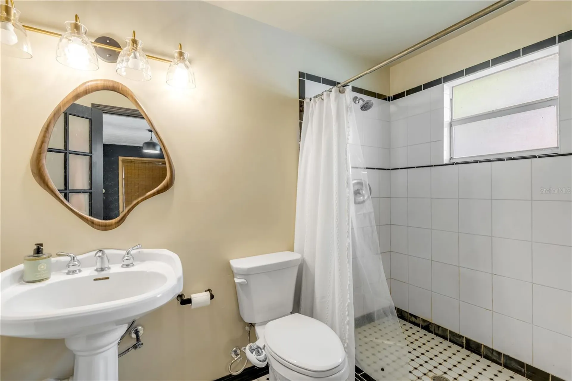 233 W Ariel Road Edgewater FL 32141