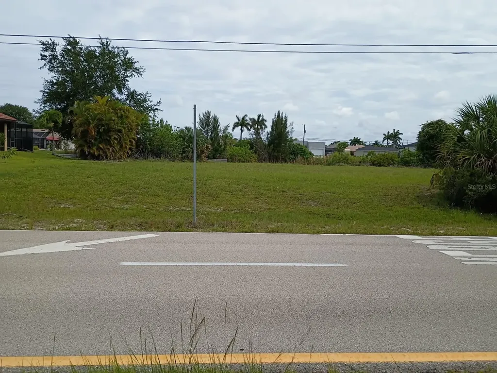 2915 Diplomat Parkway W Cape Coral FL 33993