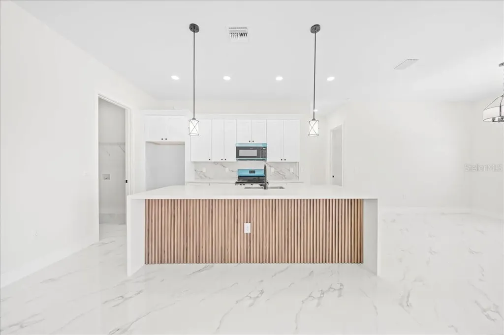 1226 NE 5th Place Cape Coral FL 33909