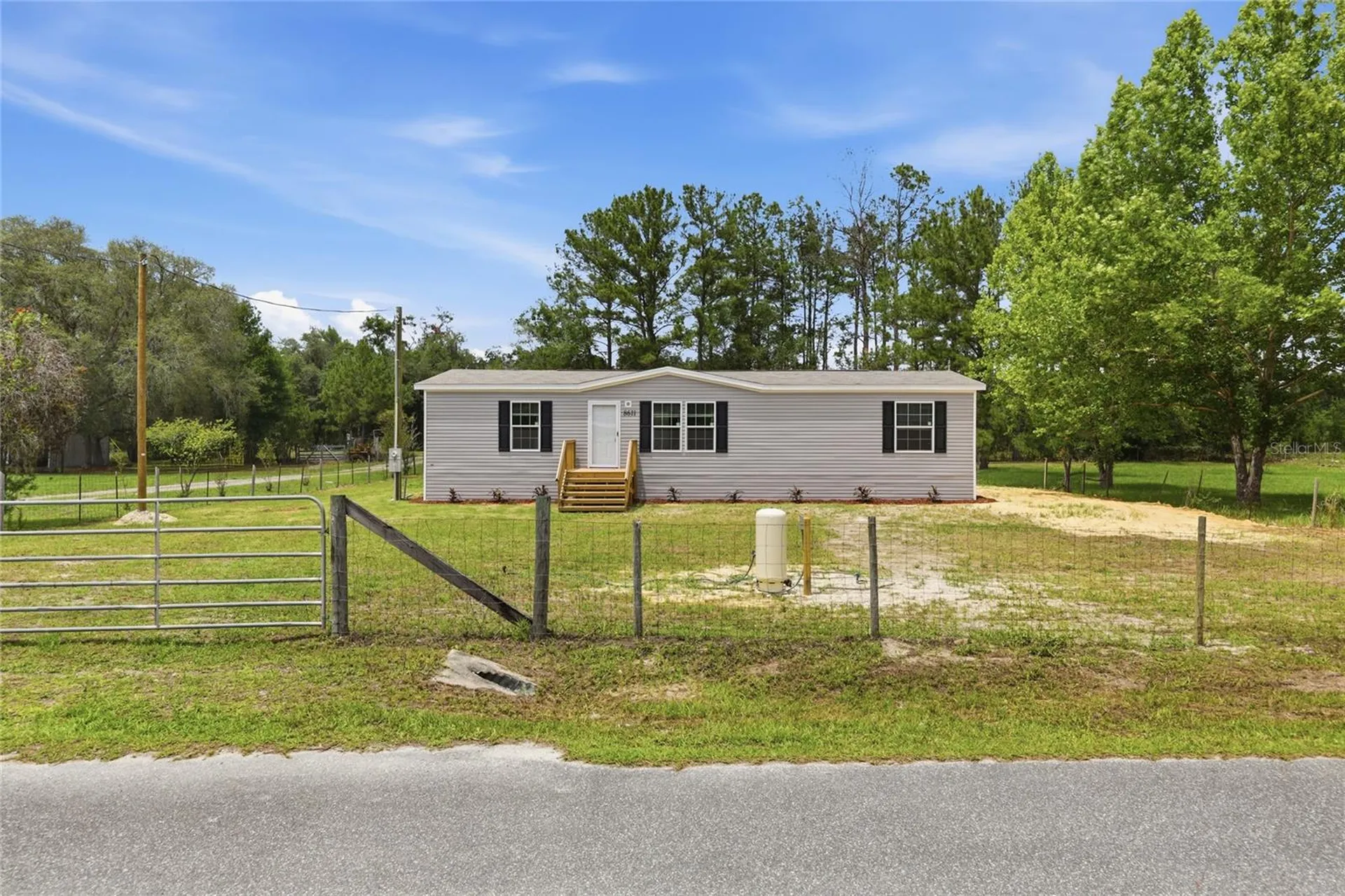 8611 NE 61st Place Bronson FL 32621