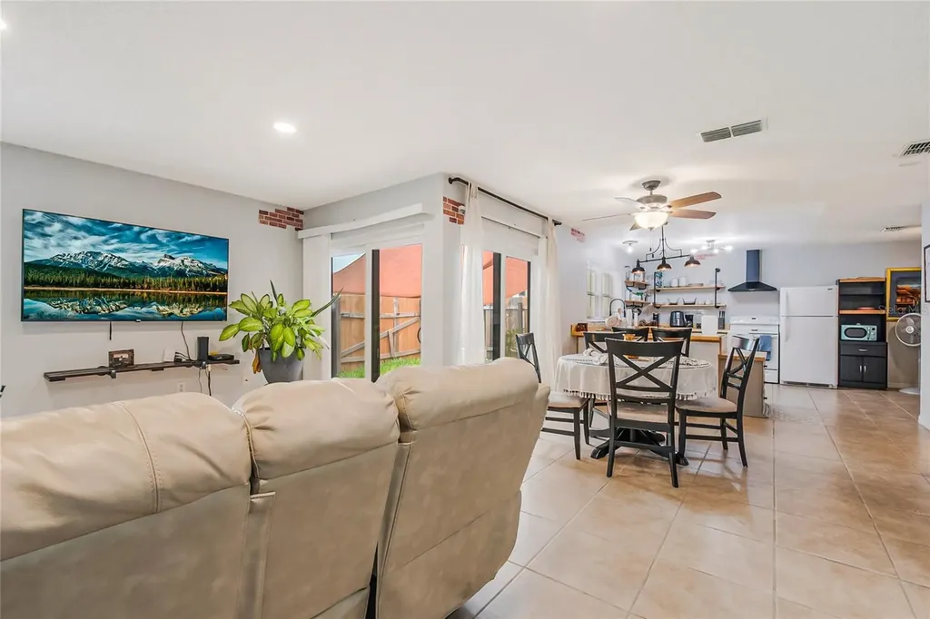 447 Hunter Circle Kissimmee FL 34758