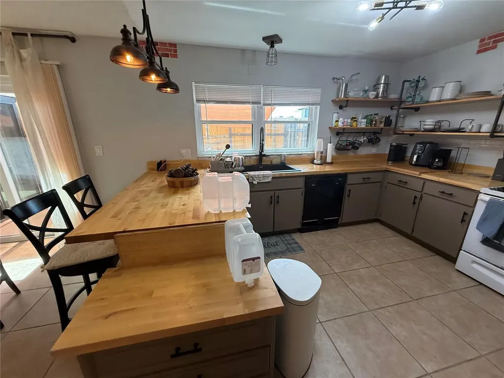 447 Hunter Circle Kissimmee FL 34758