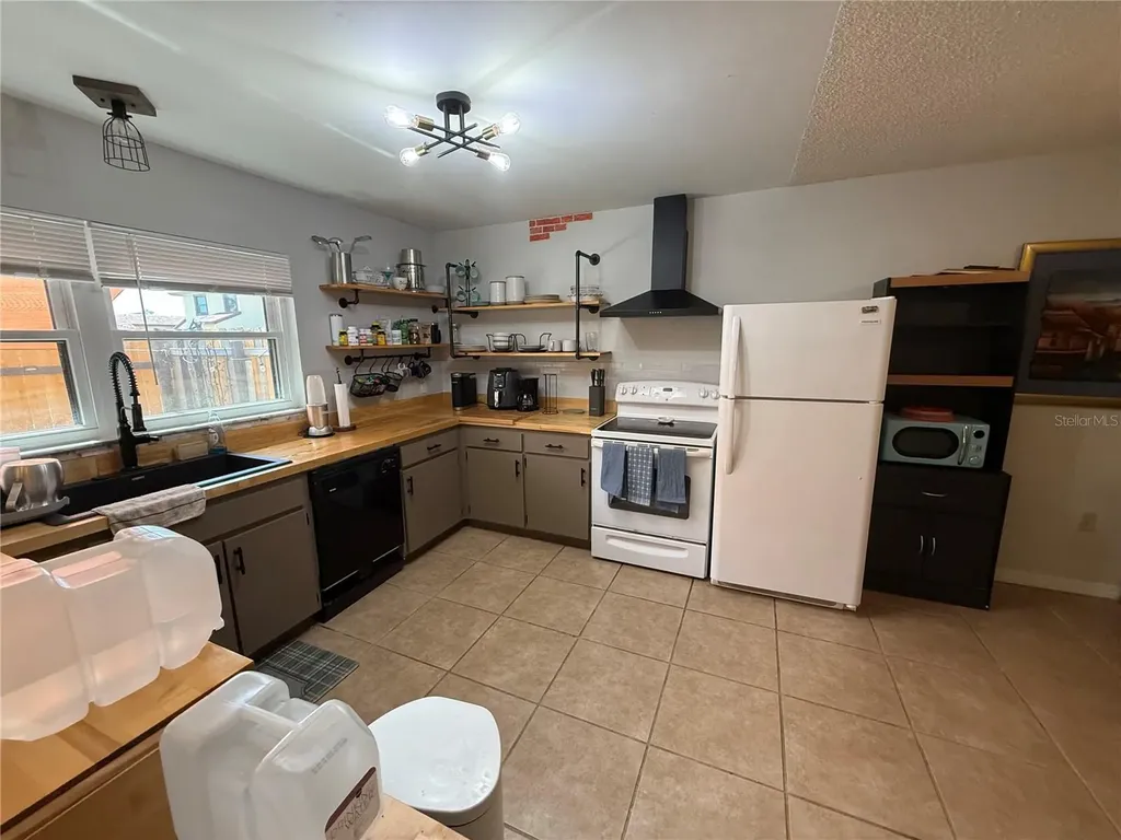447 Hunter Circle Kissimmee FL 34758