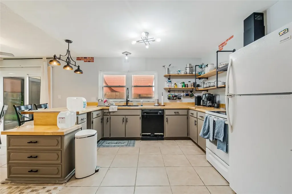 447 Hunter Circle Kissimmee FL 34758