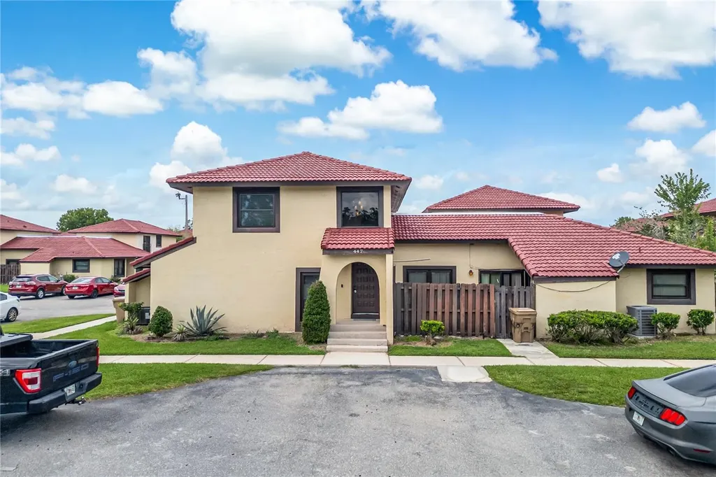 447 Hunter Circle Kissimmee FL 34758
