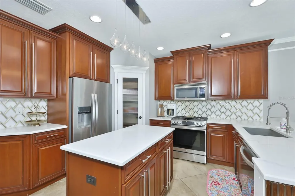 16012 Loneoak View Drive Lithia FL 33547