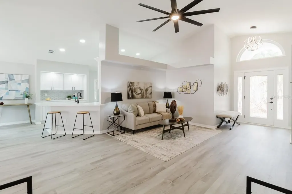 8949 106th Avenue N Seminole FL 33777