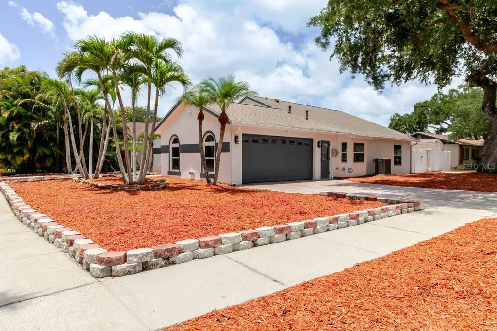 8949 106th Avenue N Seminole FL 33777