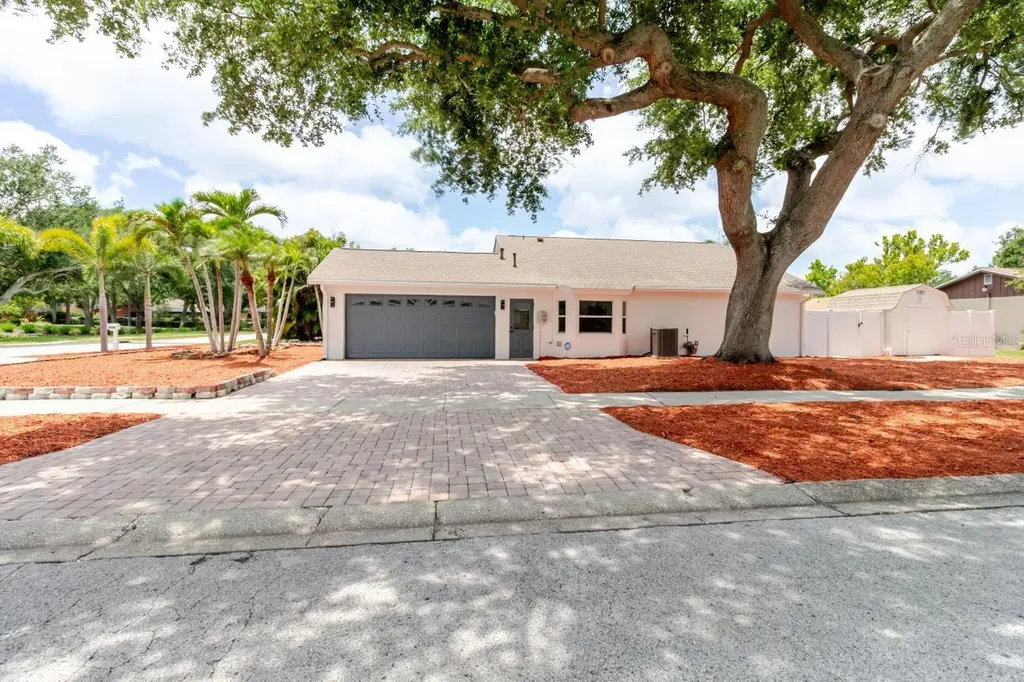 8949 106th Avenue N Seminole FL 33777
