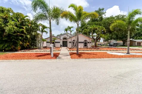 8949 106th Avenue N Seminole FL 33777