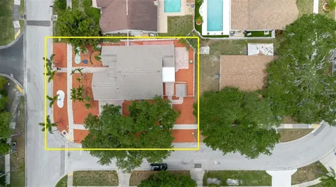 8949 106th Avenue N Seminole FL 33777
