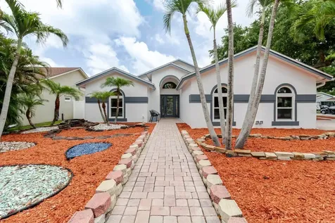 8949 106th Avenue N Seminole FL 33777