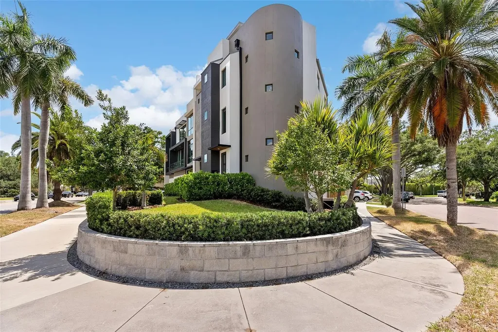 92 W Davis Boulevard Tampa FL 33606