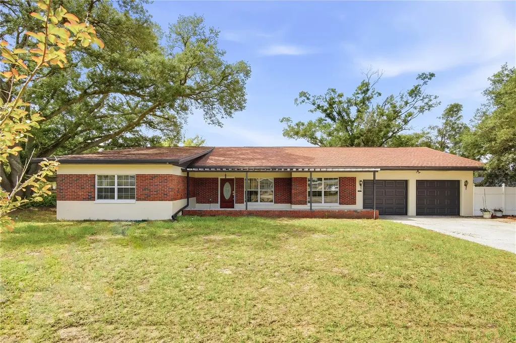 6121 Whiteway Drive Tampa FL 33617