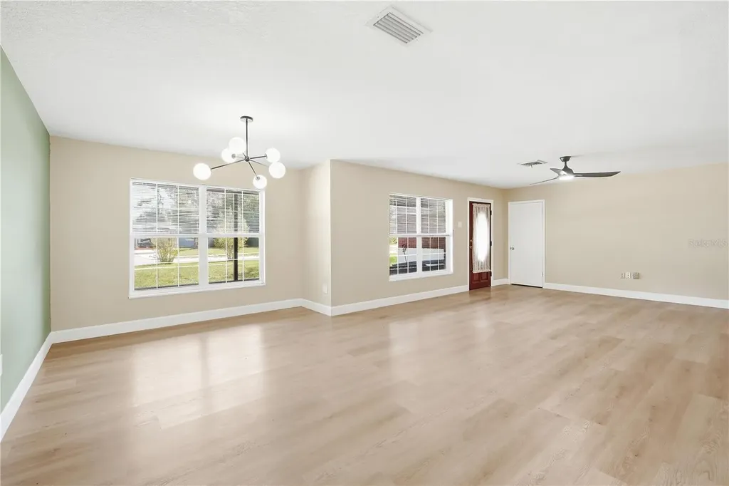 6121 Whiteway Drive Tampa FL 33617