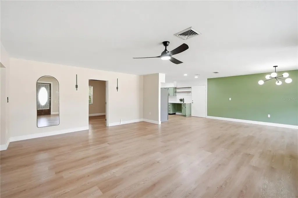 6121 Whiteway Drive Tampa FL 33617