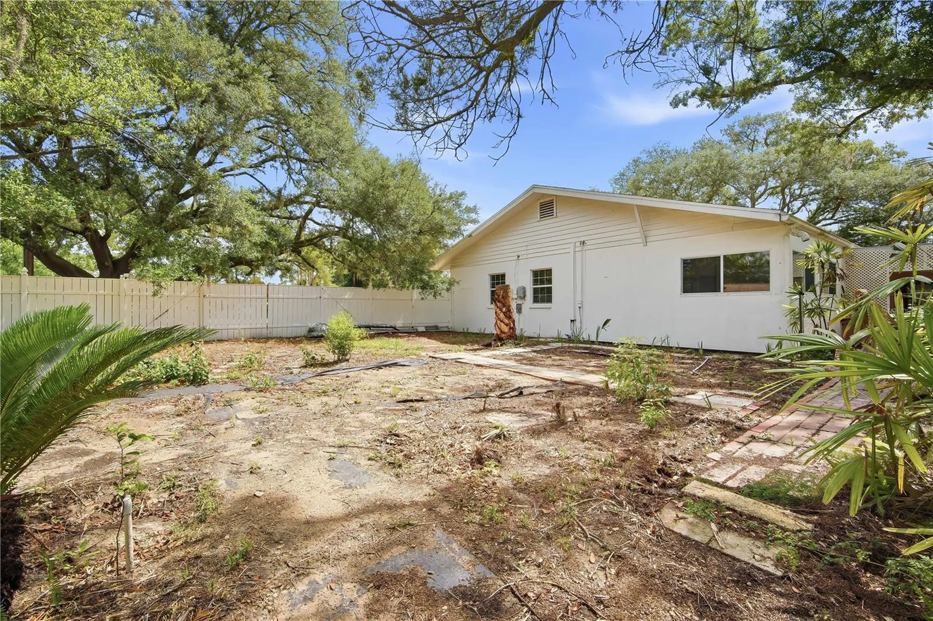 6121 Whiteway Drive Tampa FL 33617
