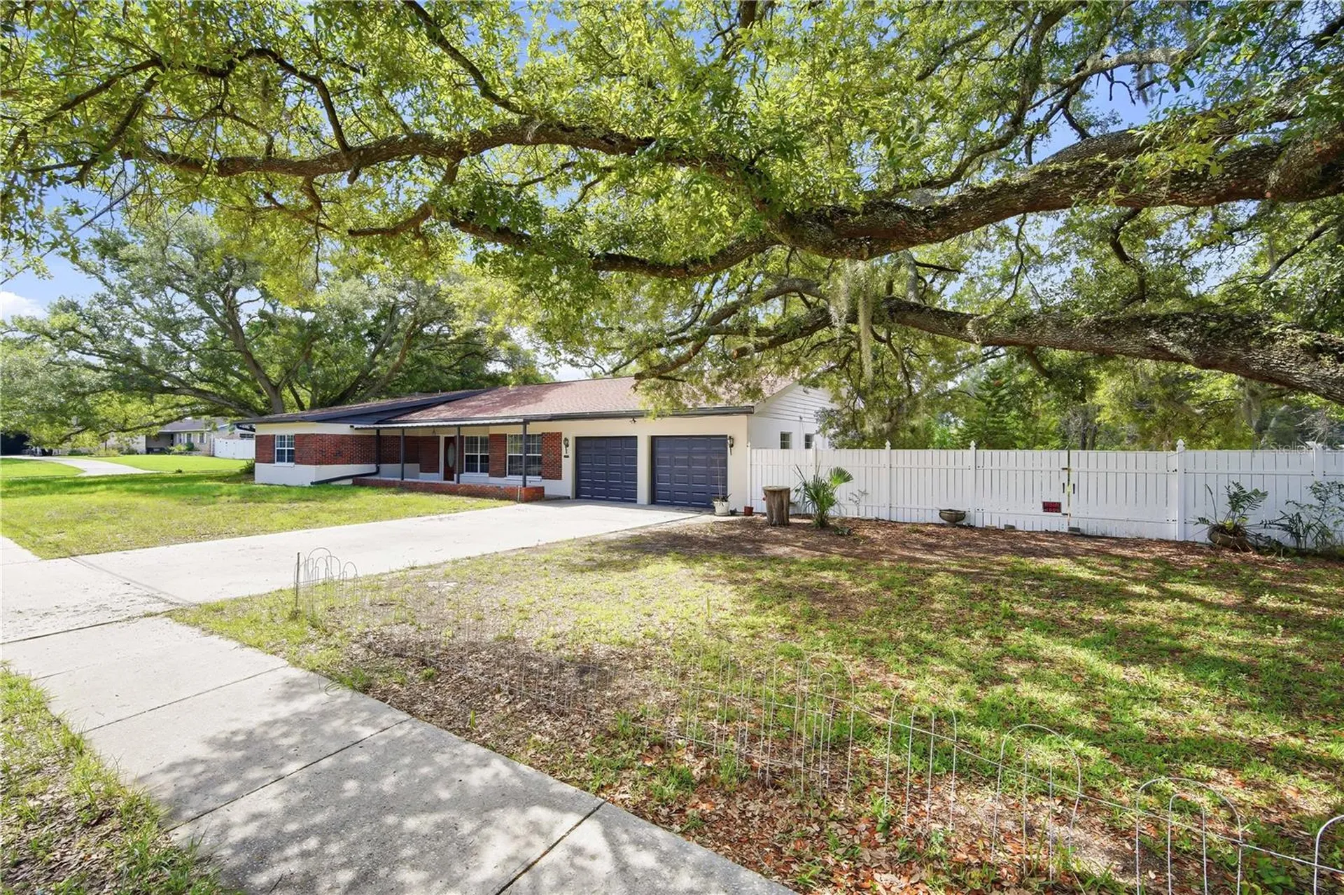 6121 Whiteway Drive Tampa FL 33617