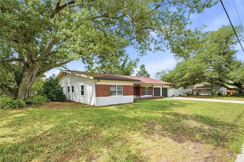 6121 Whiteway Drive Tampa FL 33617