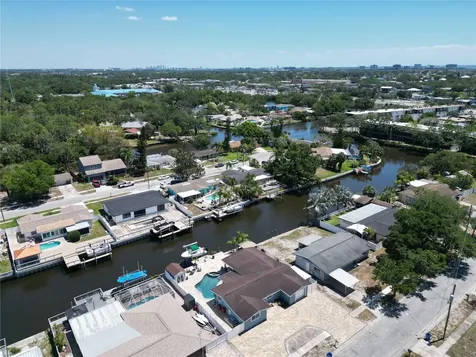 5812 Liverpool Drive Tampa FL 33615