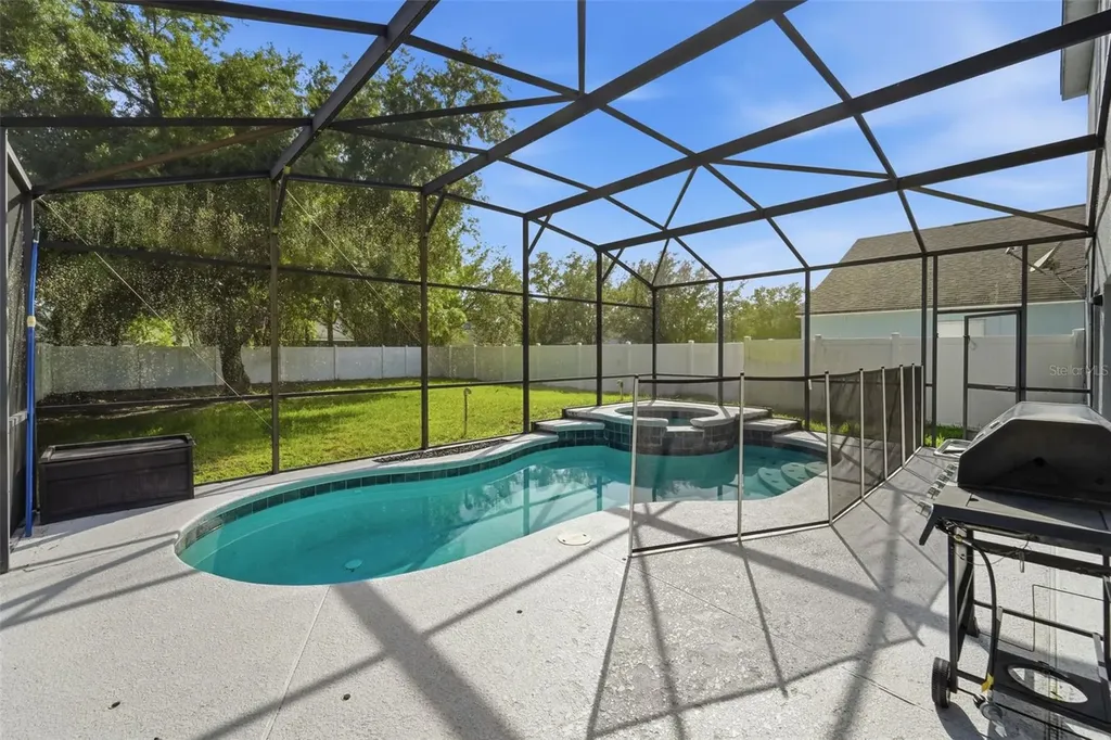 18124 Saxony Lane Orlando FL 32820