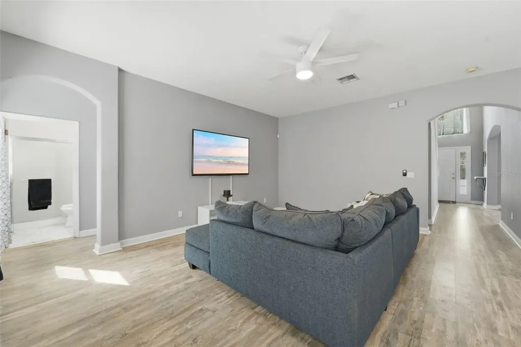 18124 Saxony Lane Orlando FL 32820