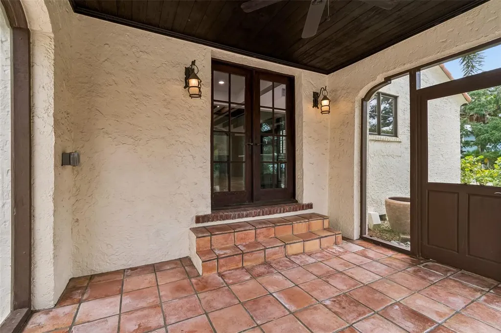 2603 S Parkview Street Tampa FL 33629
