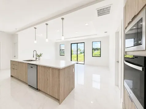 117 NW 13th Street Cape Coral FL 33993