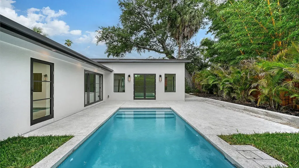 1041 Indian Beach Drive Sarasota FL 34234