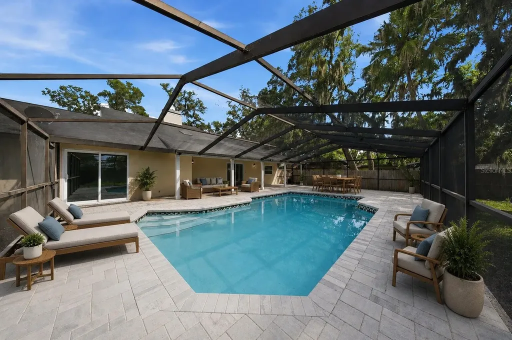 2104 Doefield Court Valrico FL 33596