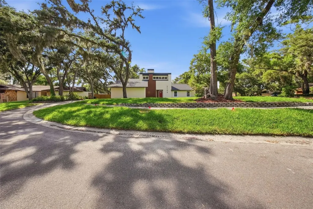 2104 Doefield Court Valrico FL 33596