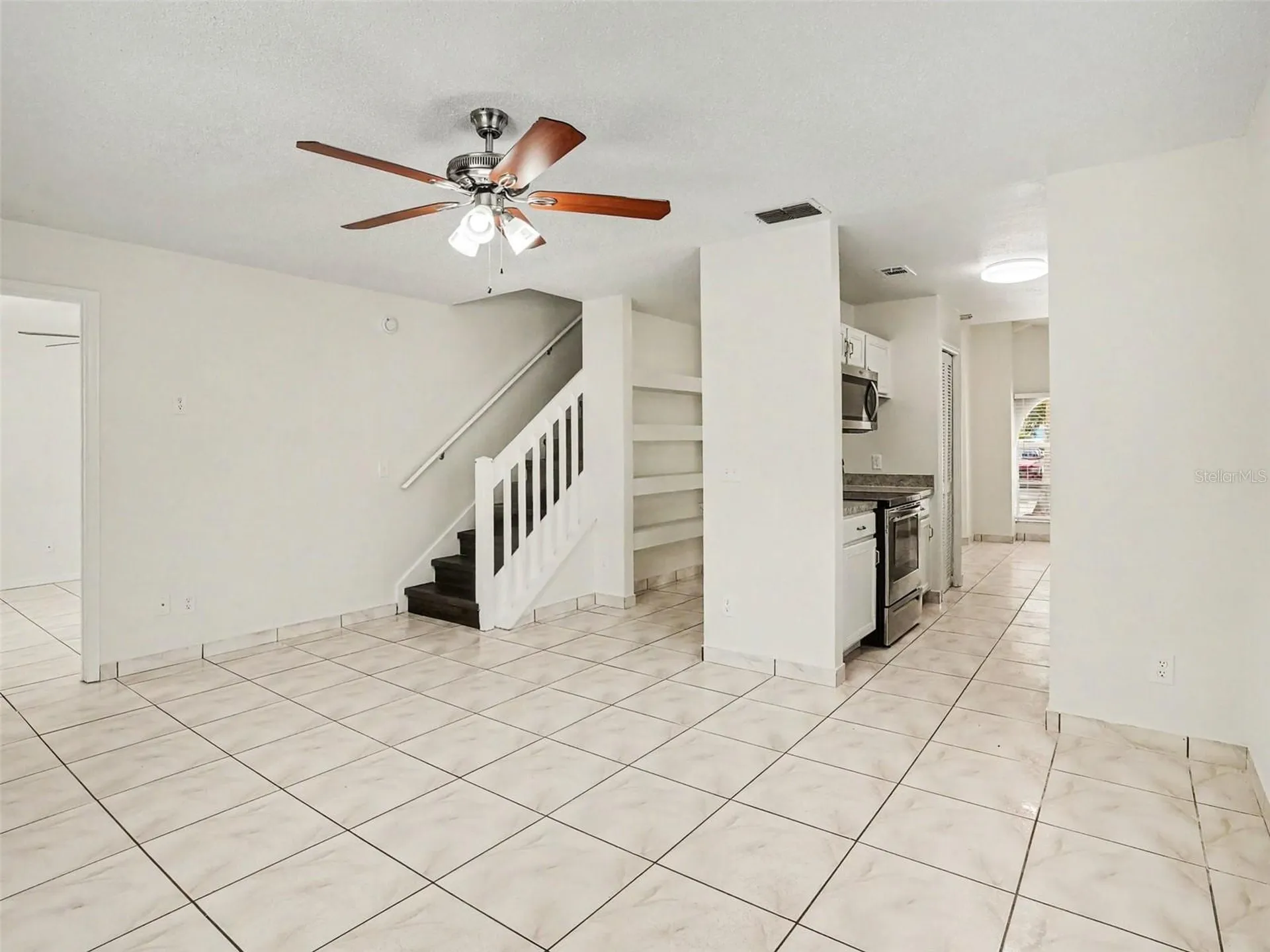 9910 N Dean Oaks Court Orlando FL 32825