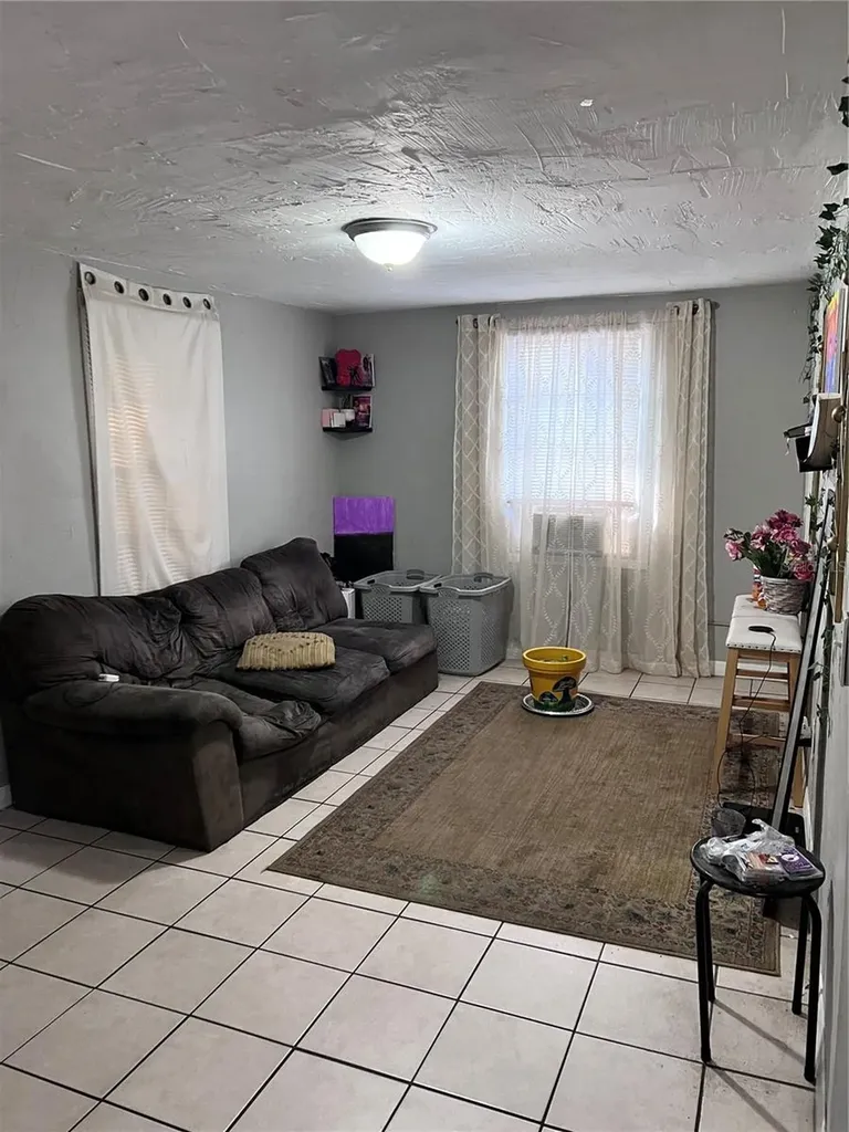 811 NE 20th Street Gainesville FL 32641