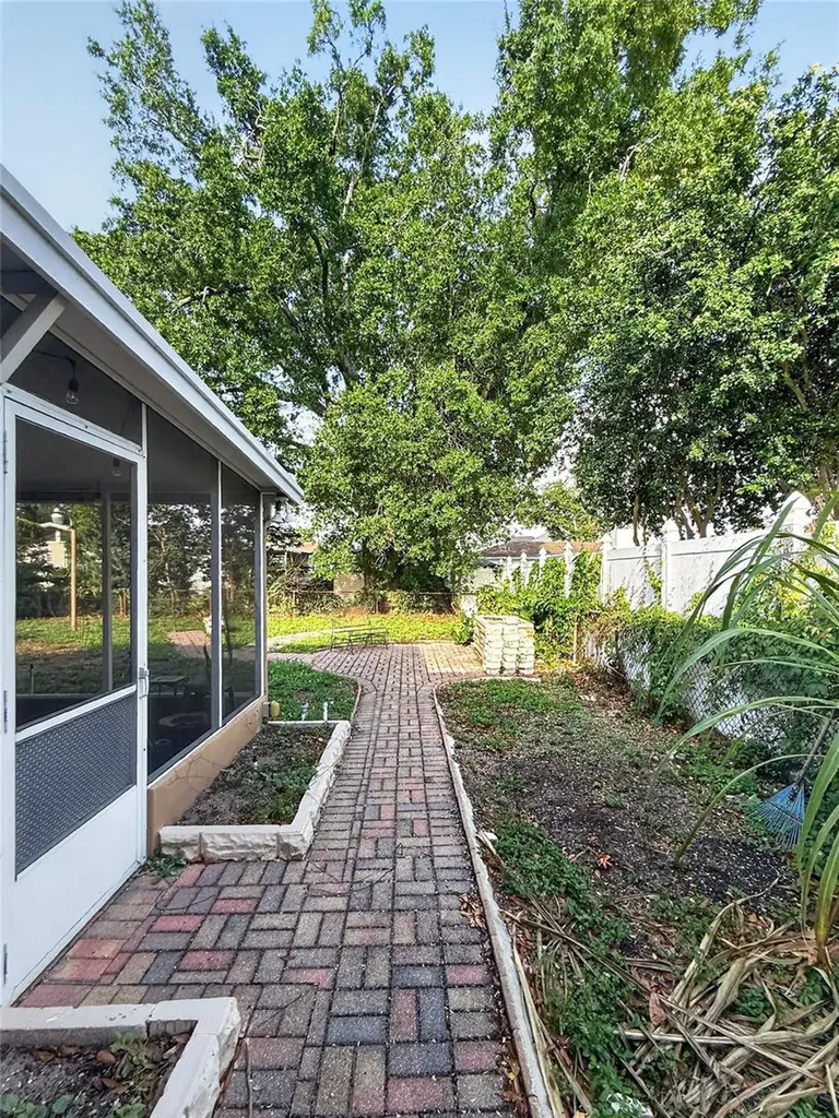 305 N Glen Avenue Tampa FL 33609
