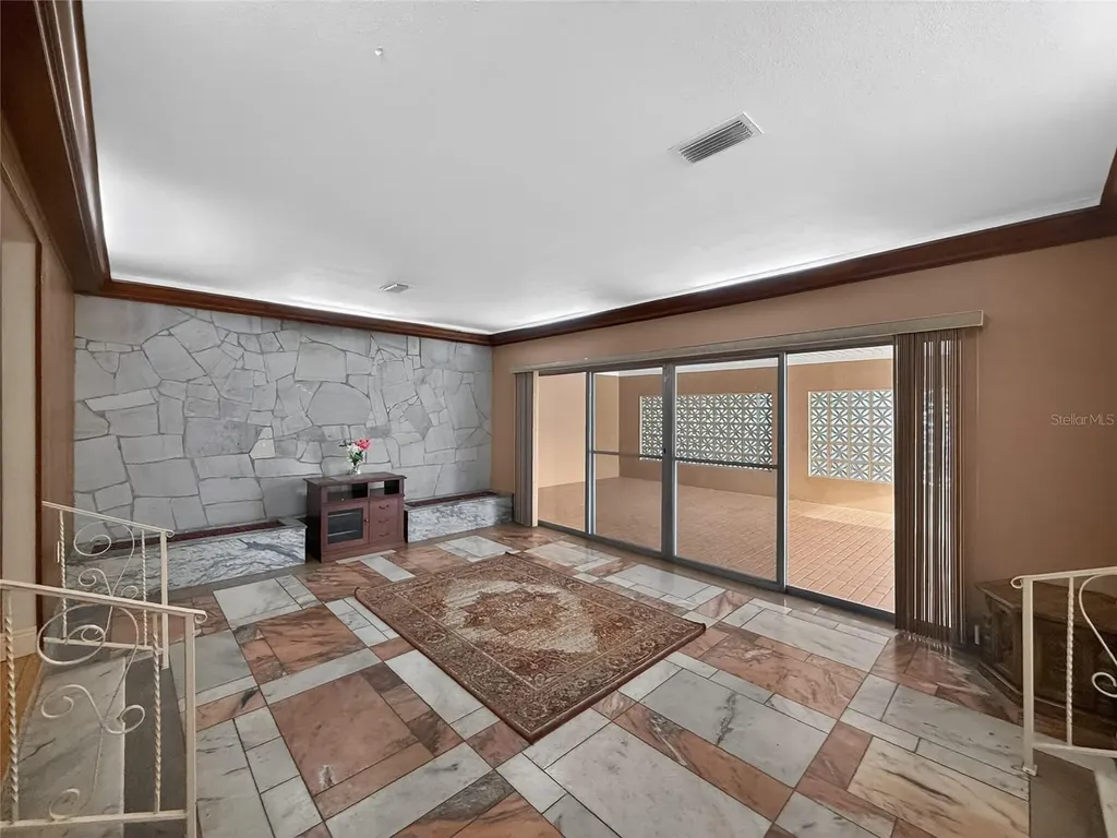 305 N Glen Avenue Tampa FL 33609