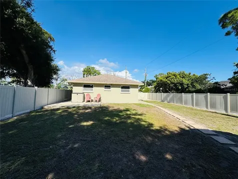 998 Ponder Avenue Sarasota FL 34232