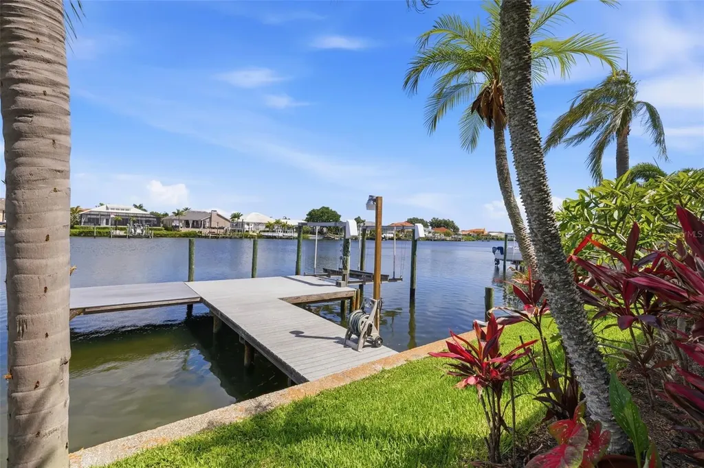 831 Chipaway Drive Apollo Beach FL 33572