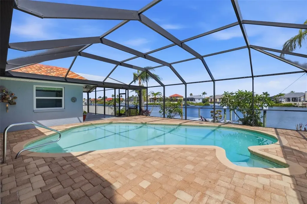 831 Chipaway Drive Apollo Beach FL 33572